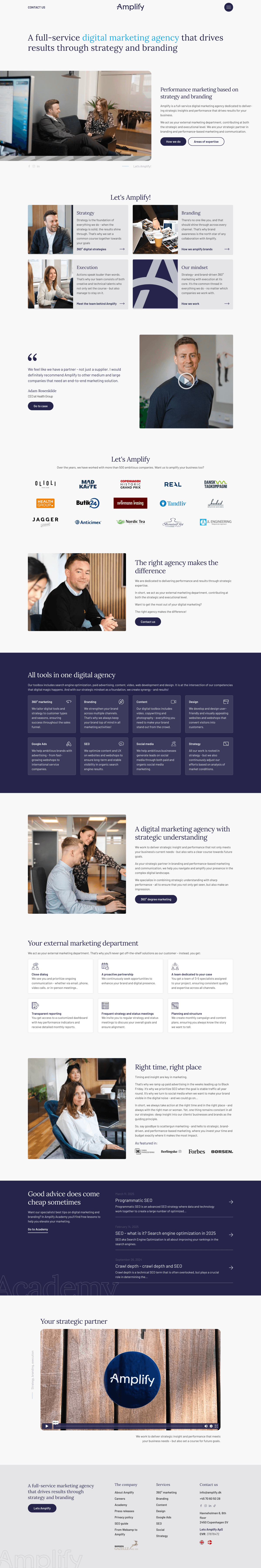screencapture-amplify-dk-en-2025-full-screen Amplify homepage hero section with bold headline ‘A full‑service digital marketing agency that drives results’ and founder photo in the background.